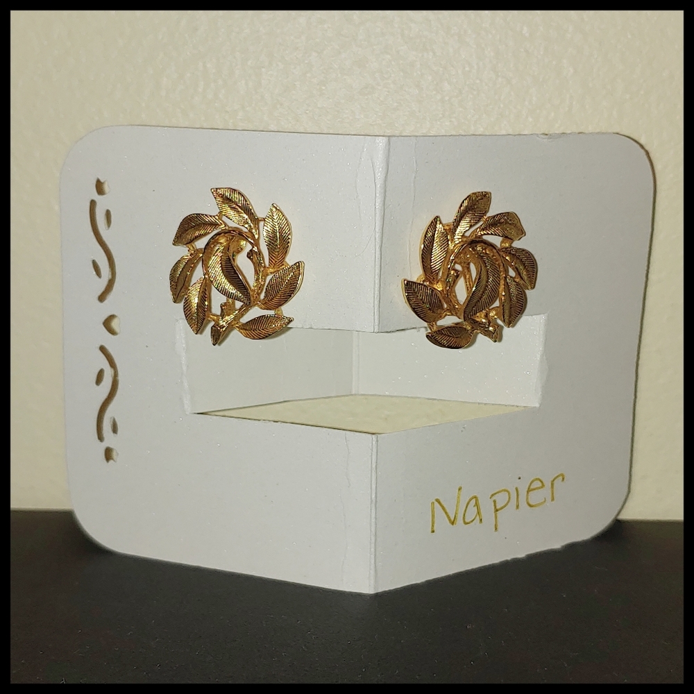 Napier Clip On Vintage Costume Jewelry Earrings